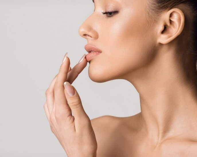 grano en el labio